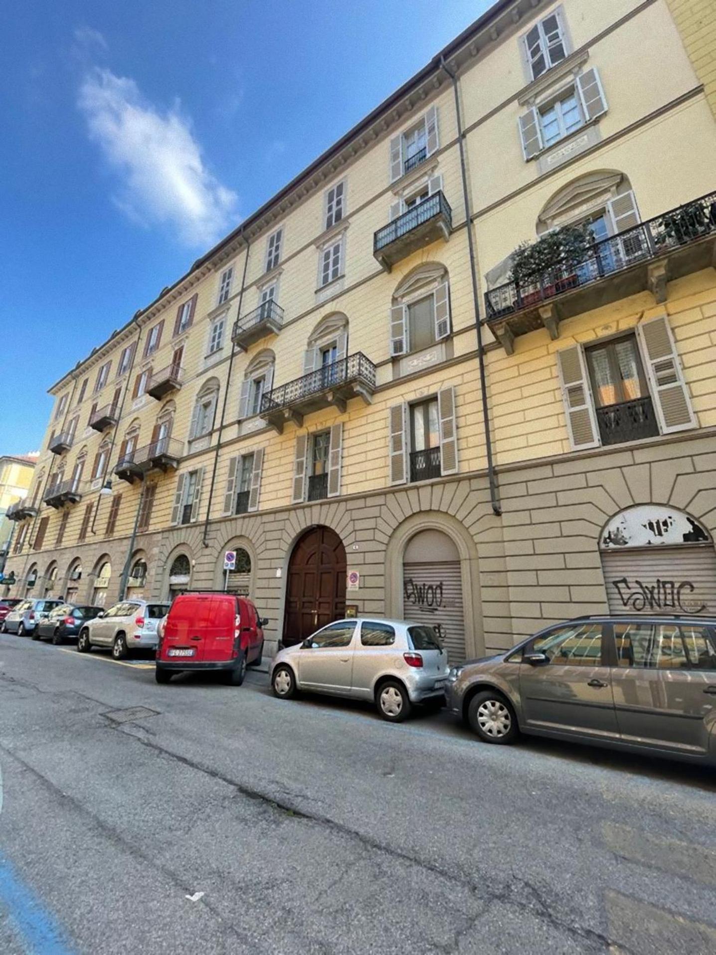 A 10 Minuti A Piedi Dal Museo Egizio E Dai Musei Reali, Su Due Livelli 